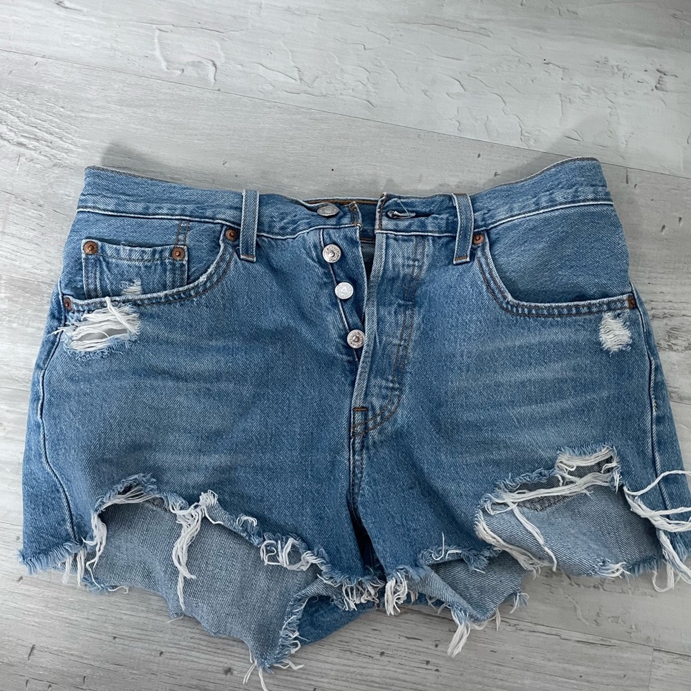 Women’s light wash jeans